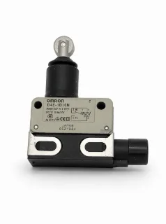 OMRON D4E-1D10N Limit Switch Sealed Roller Plunger