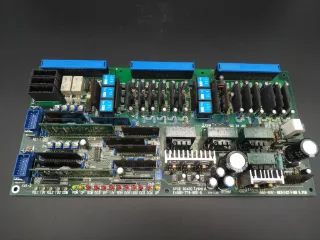 OKUMA SVC II Board tipo A E4809-770-065 / 1006-0601, 2 assi